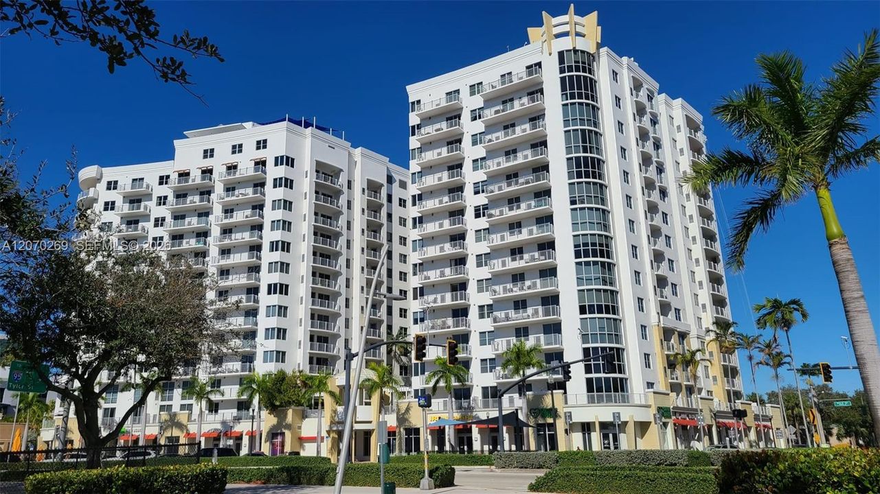 For Sale: $329,000 (2 beds, 2 baths, 1036 Square Feet)