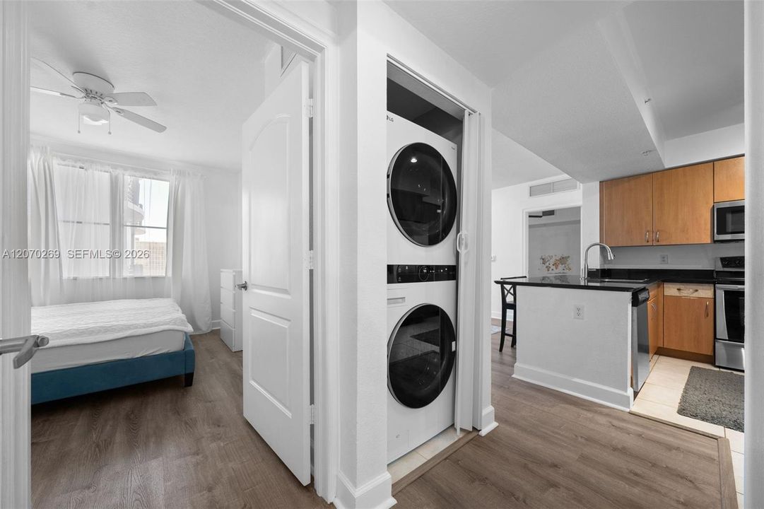 For Sale: $329,000 (2 beds, 2 baths, 1036 Square Feet)