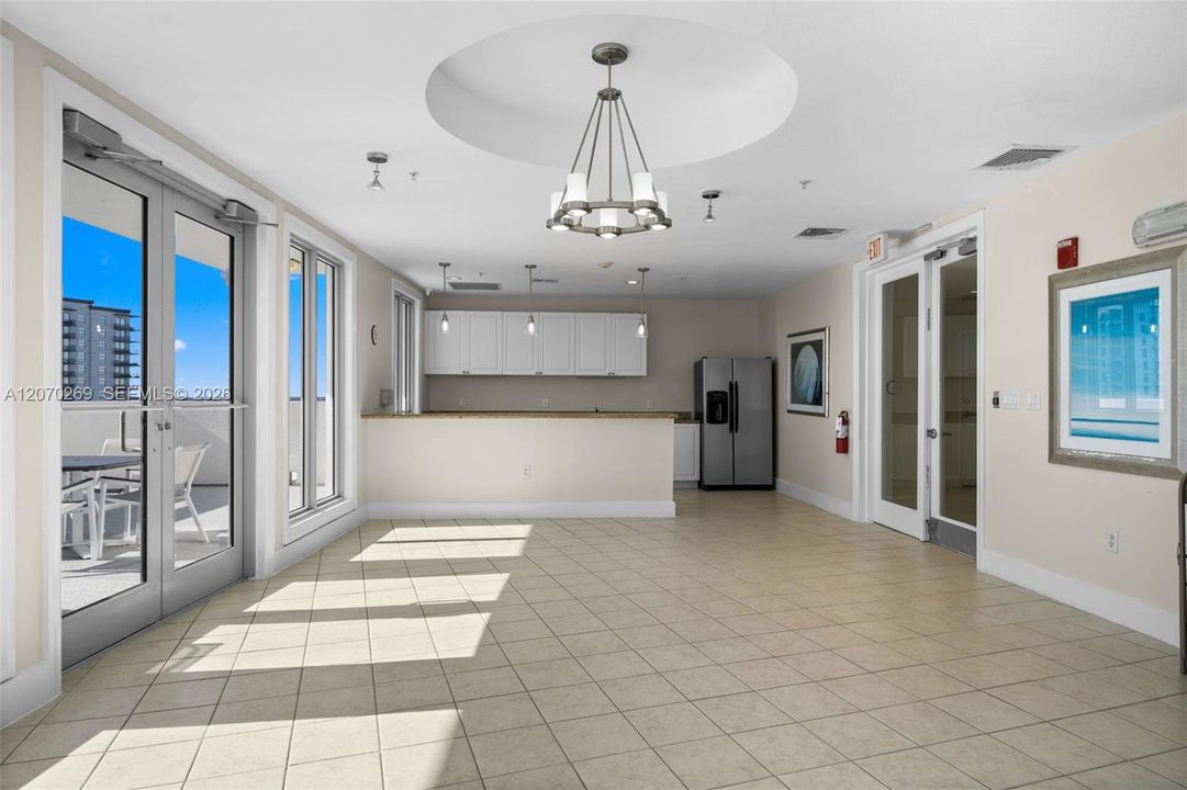 For Sale: $329,000 (2 beds, 2 baths, 1036 Square Feet)