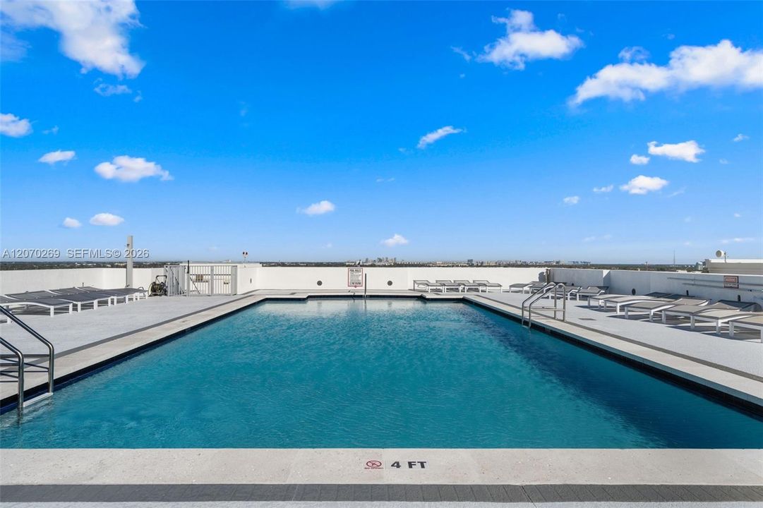 For Sale: $329,000 (2 beds, 2 baths, 1036 Square Feet)