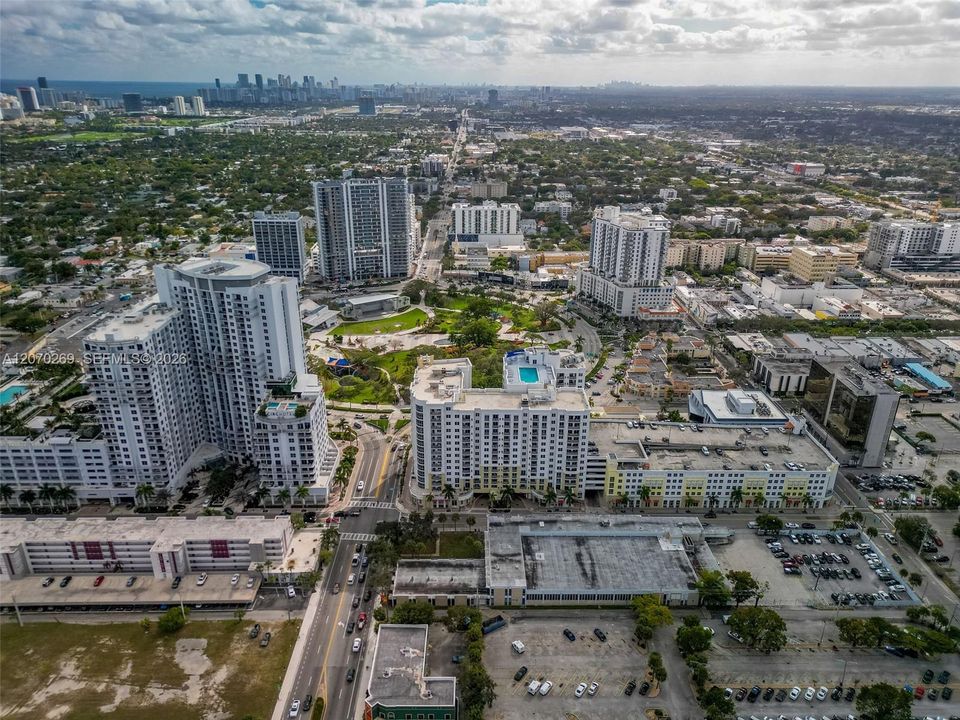 For Sale: $329,000 (2 beds, 2 baths, 1036 Square Feet)