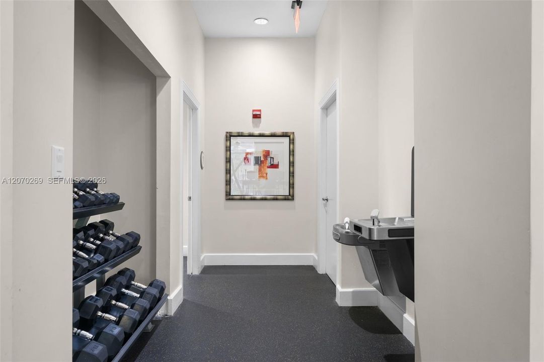 For Sale: $329,000 (2 beds, 2 baths, 1036 Square Feet)