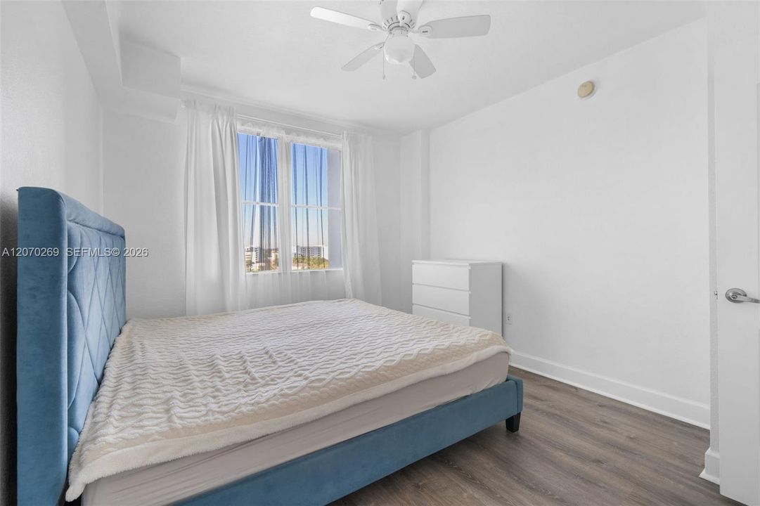 For Sale: $329,000 (2 beds, 2 baths, 1036 Square Feet)