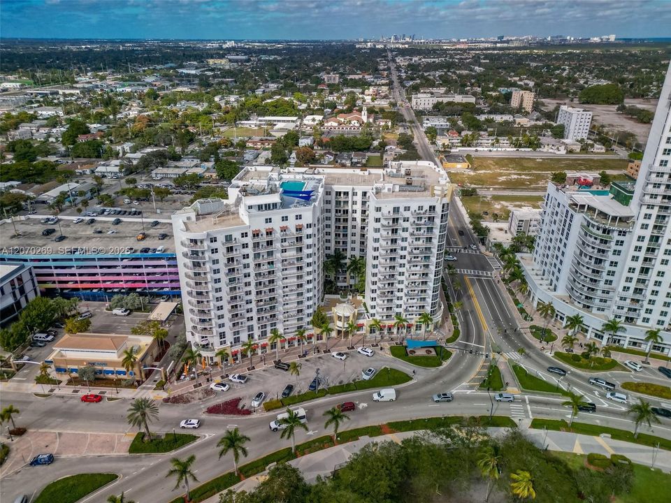 For Sale: $329,000 (2 beds, 2 baths, 1036 Square Feet)