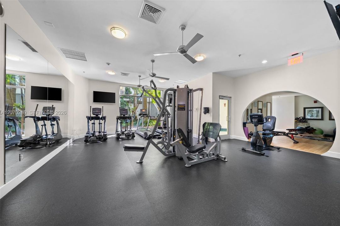 For Sale: $329,000 (2 beds, 2 baths, 1036 Square Feet)