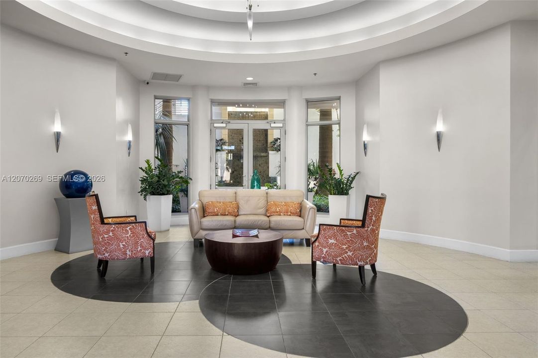 For Sale: $329,000 (2 beds, 2 baths, 1036 Square Feet)