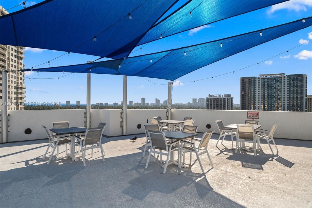 For Sale: $329,000 (2 beds, 2 baths, 1036 Square Feet)