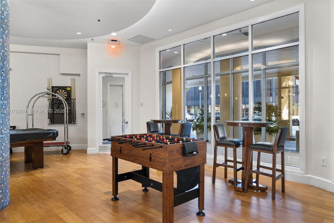 For Sale: $329,000 (2 beds, 2 baths, 1036 Square Feet)