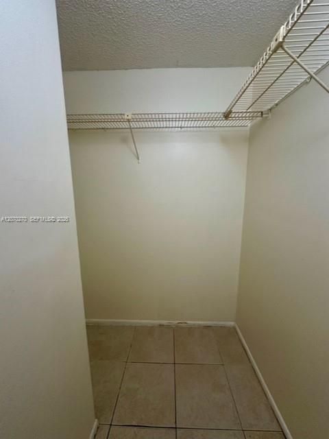 For Sale: $143,000 (1 beds, 1 baths, 695 Square Feet)