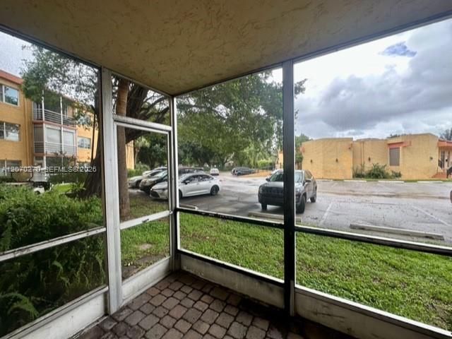 For Sale: $143,000 (1 beds, 1 baths, 695 Square Feet)