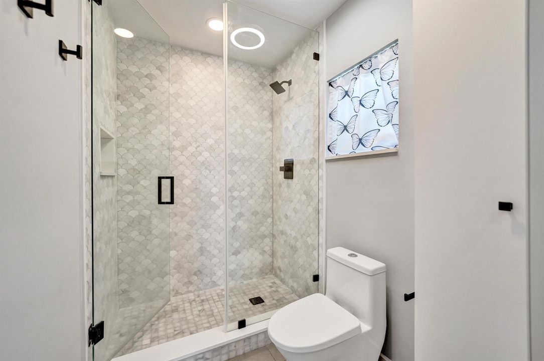 19-primary bath DSC00118