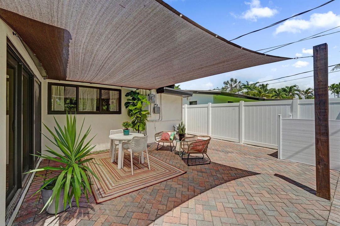 16-ext patio DSC00133