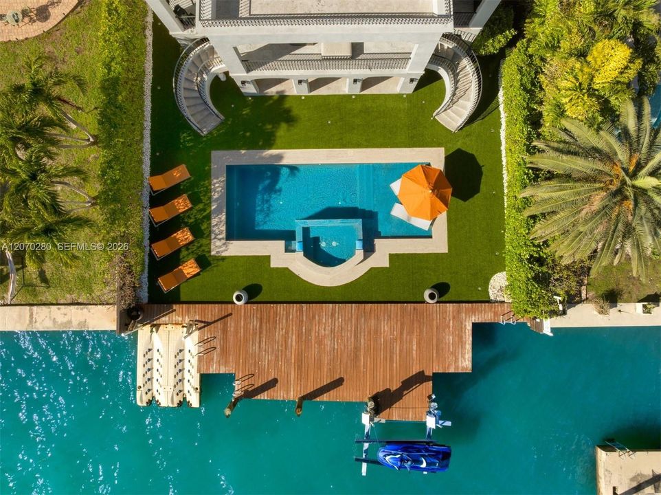 В аренду: $55,000 (4 спален, 5 ванн, 6816 Квадратных фут)