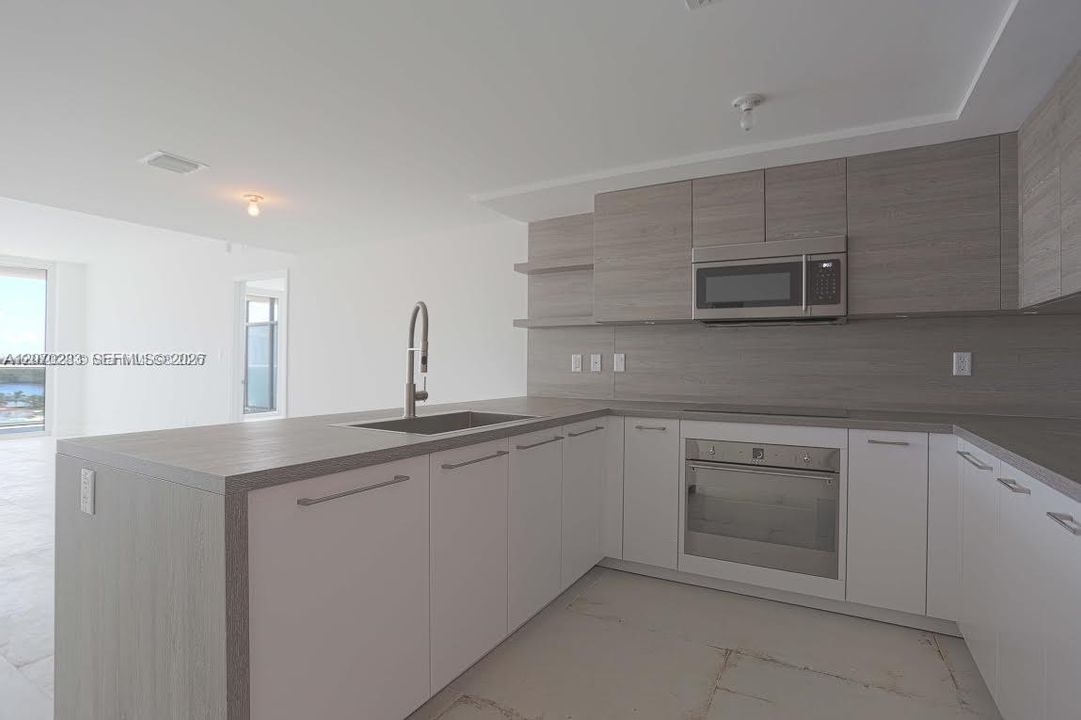 For Rent: $6,000 (2 beds, 3 baths, 1553 Square Feet)