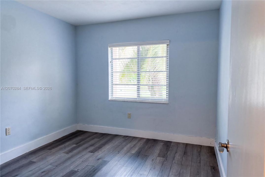 For Sale: $237,000 (2 beds, 1 baths, 880 Square Feet)
