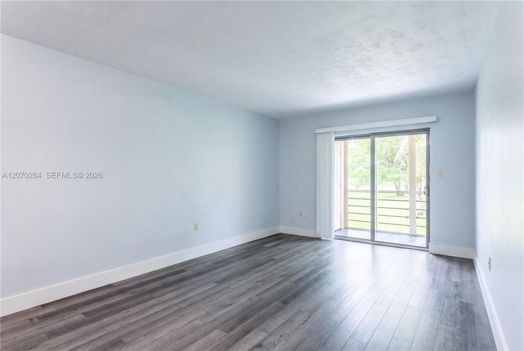 For Sale: $237,000 (2 beds, 1 baths, 880 Square Feet)