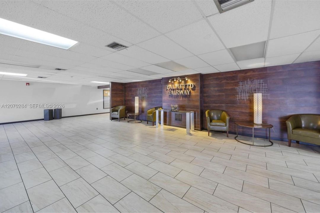 For Sale: $237,000 (2 beds, 1 baths, 880 Square Feet)