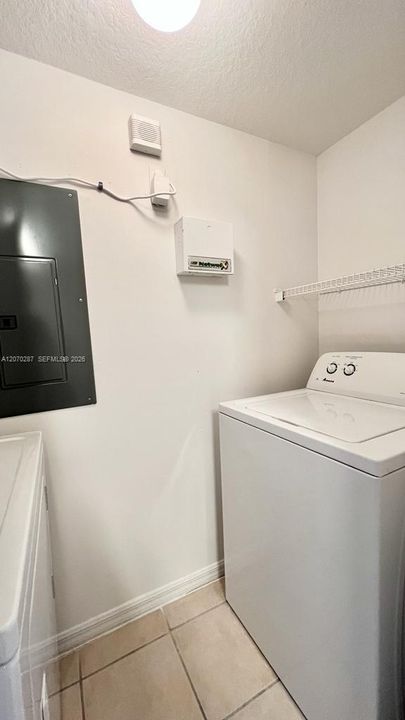 В аренду: $2,000 (2 спален, 1 ванн, 926 Квадратных фут)