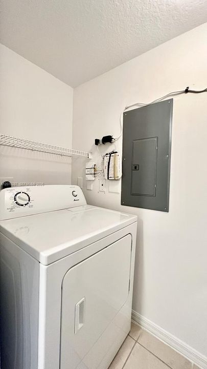 В аренду: $2,000 (2 спален, 1 ванн, 926 Квадратных фут)