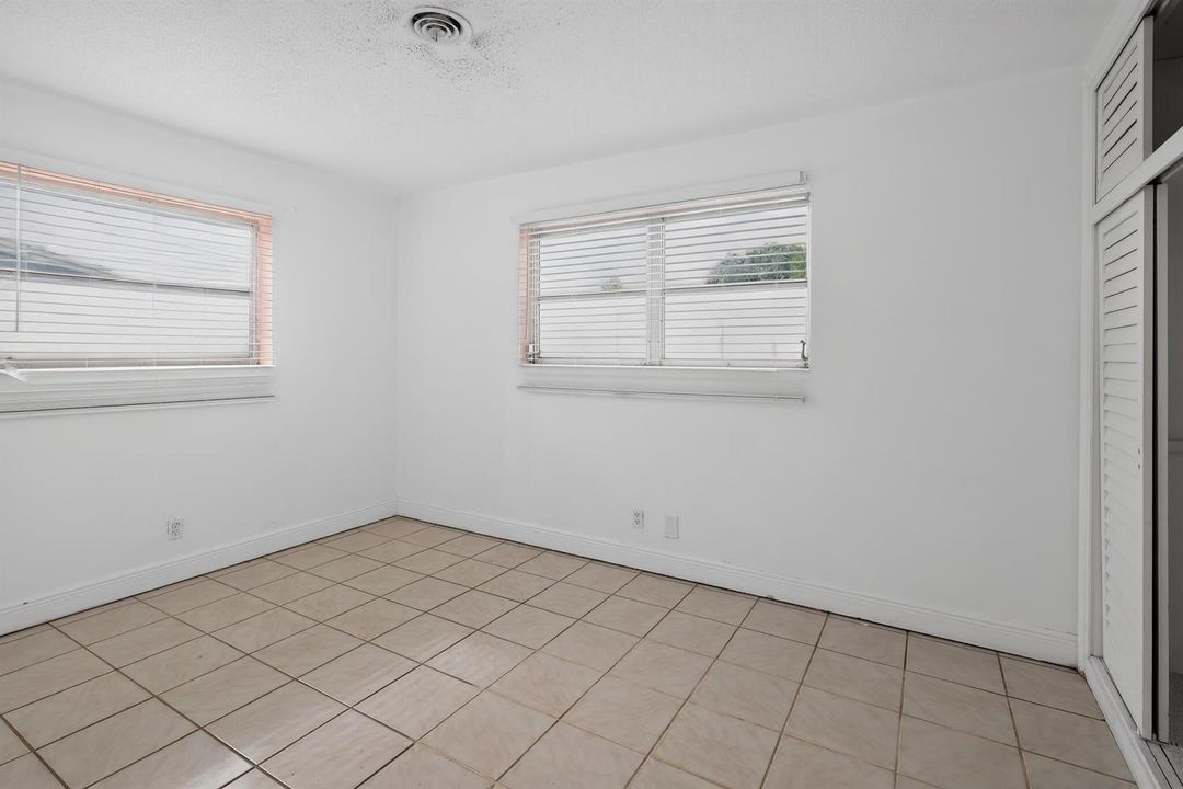 32_5845_Arthur_St-Bedroom-9759