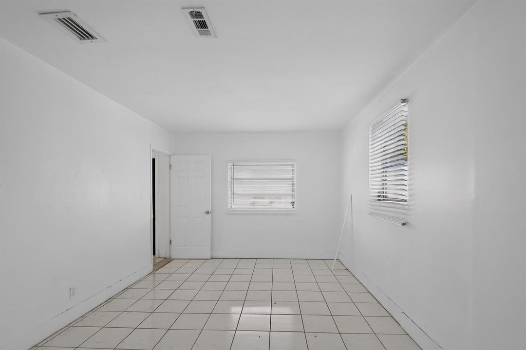 28_5845_Arthur_St-Bedroom-9770