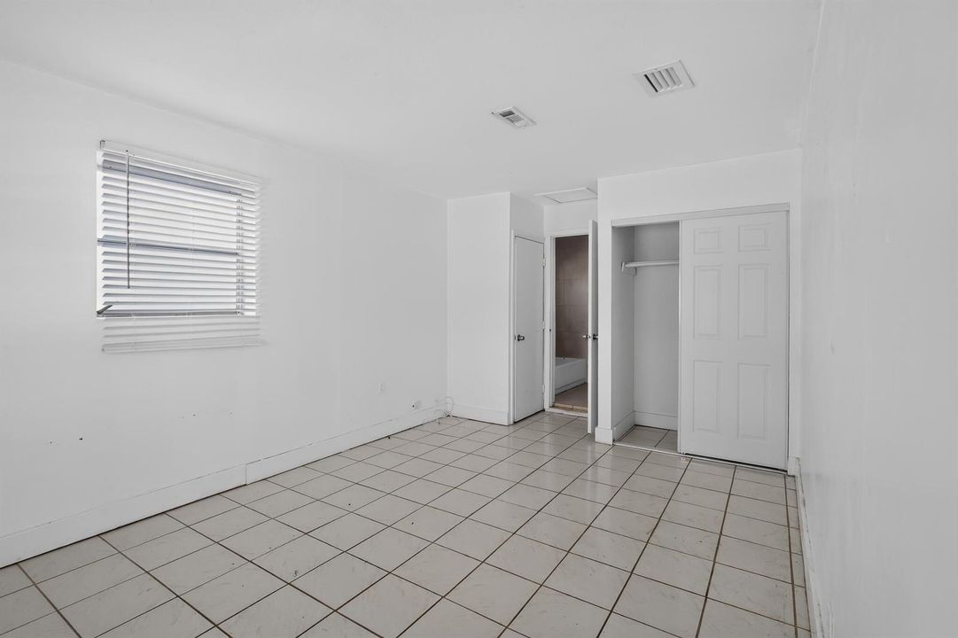 26_5845_Arthur_St-Bedroom-9772