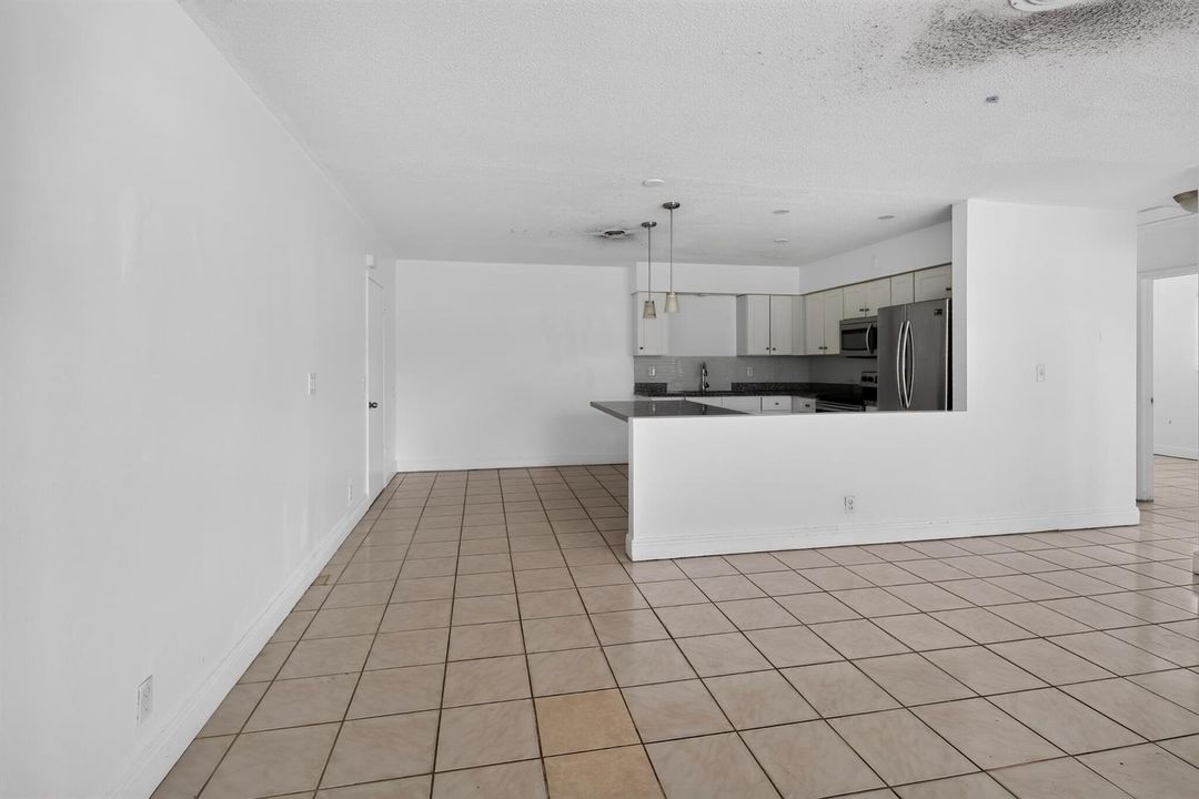 14_5845_Arthur_St-Living_room-9746