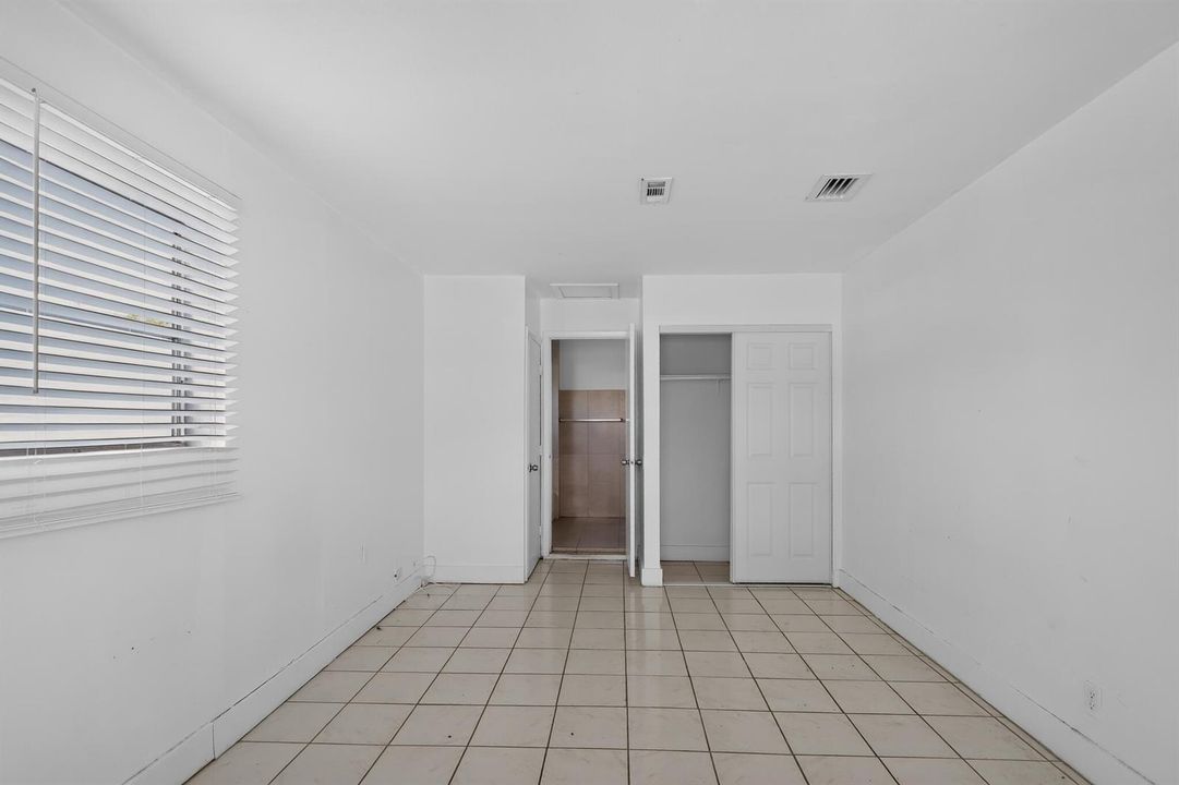 30_5845_Arthur_St-Bedroom-9771