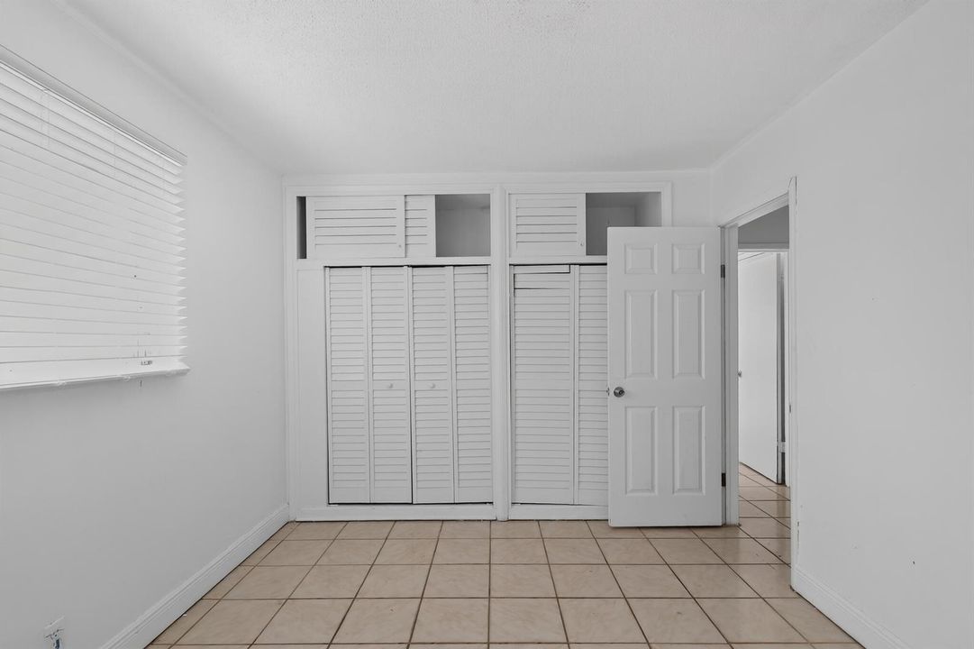 27_5845_Arthur_St-Bedroom-9766