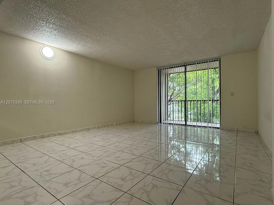 For Rent: $2,200 (2 beds, 2 baths, 965 Square Feet)