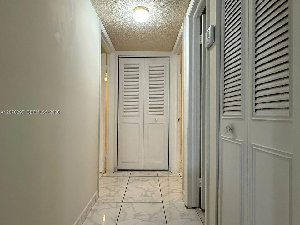 For Rent: $2,200 (2 beds, 2 baths, 965 Square Feet)