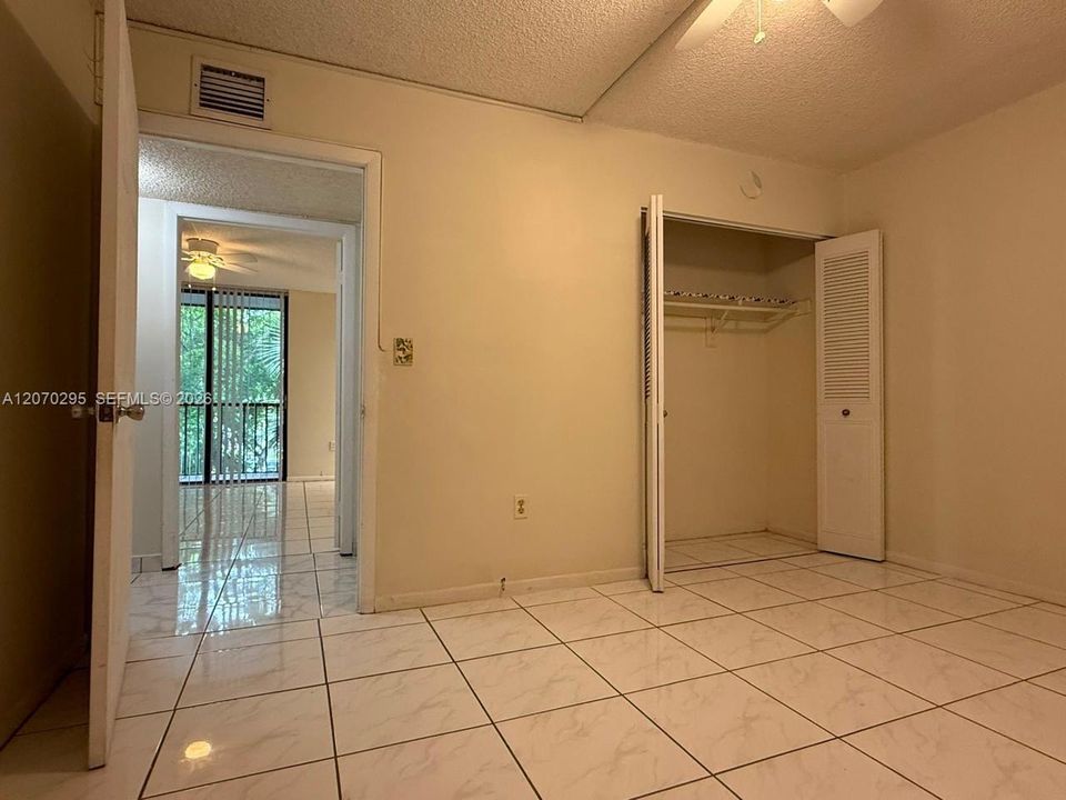 For Rent: $2,200 (2 beds, 2 baths, 965 Square Feet)