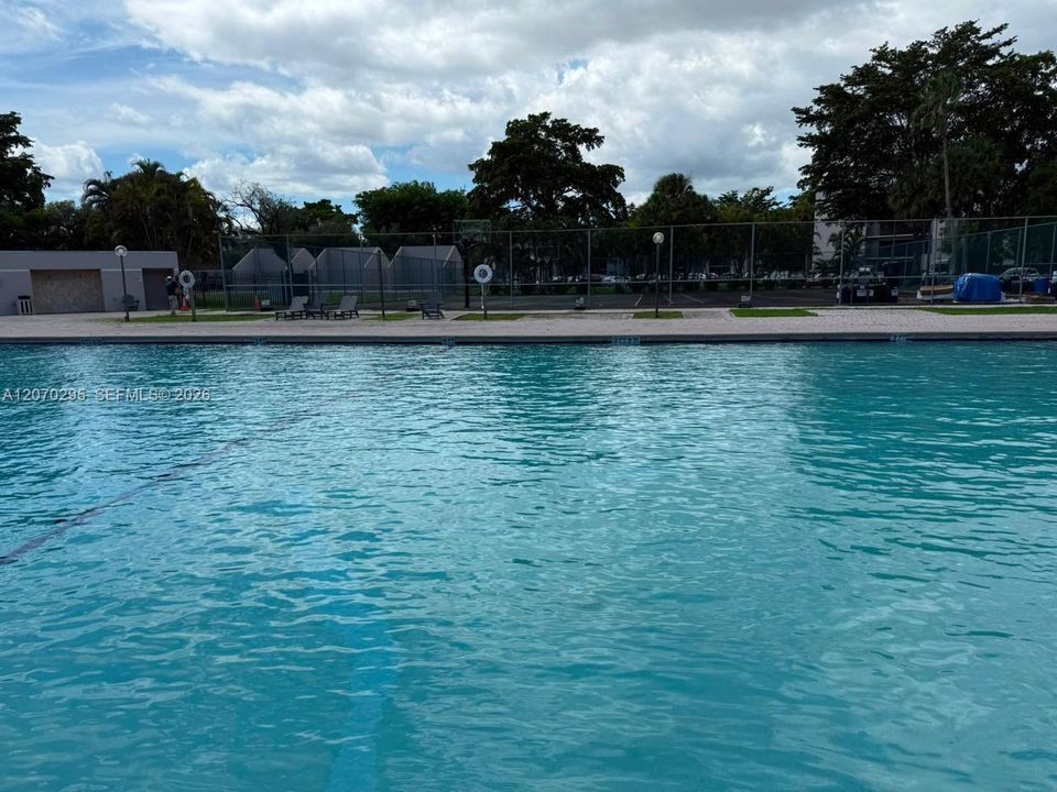 For Rent: $2,200 (2 beds, 2 baths, 965 Square Feet)
