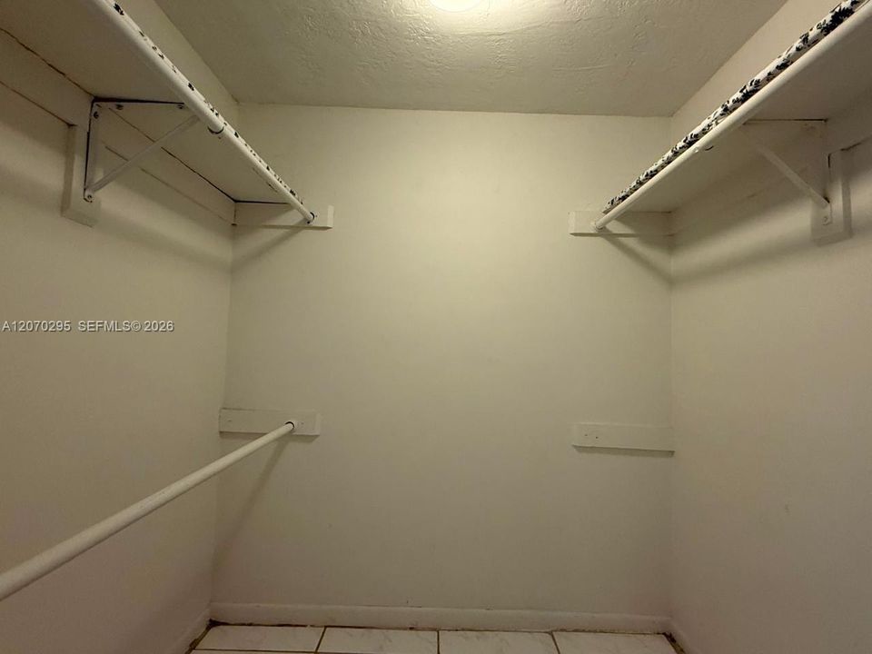 For Rent: $2,200 (2 beds, 2 baths, 965 Square Feet)