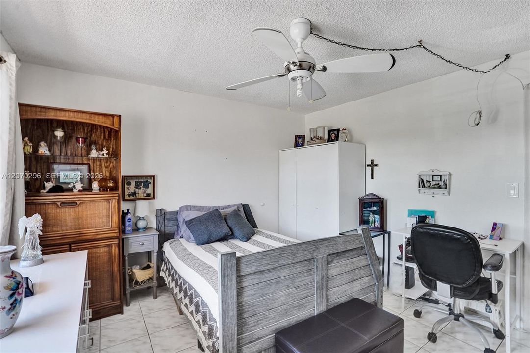 For Sale: $159,000 (2 beds, 2 baths, 1025 Square Feet)