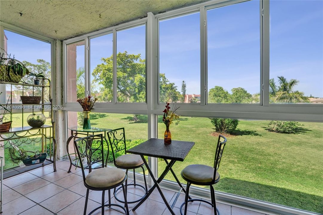 For Sale: $159,000 (2 beds, 2 baths, 1025 Square Feet)