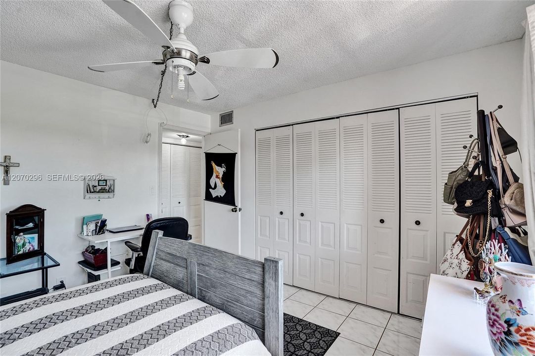 For Sale: $159,000 (2 beds, 2 baths, 1025 Square Feet)