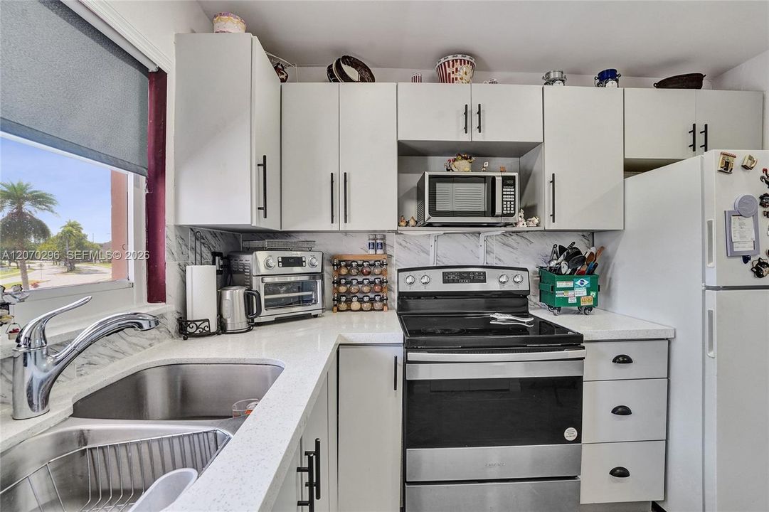 For Sale: $159,000 (2 beds, 2 baths, 1025 Square Feet)