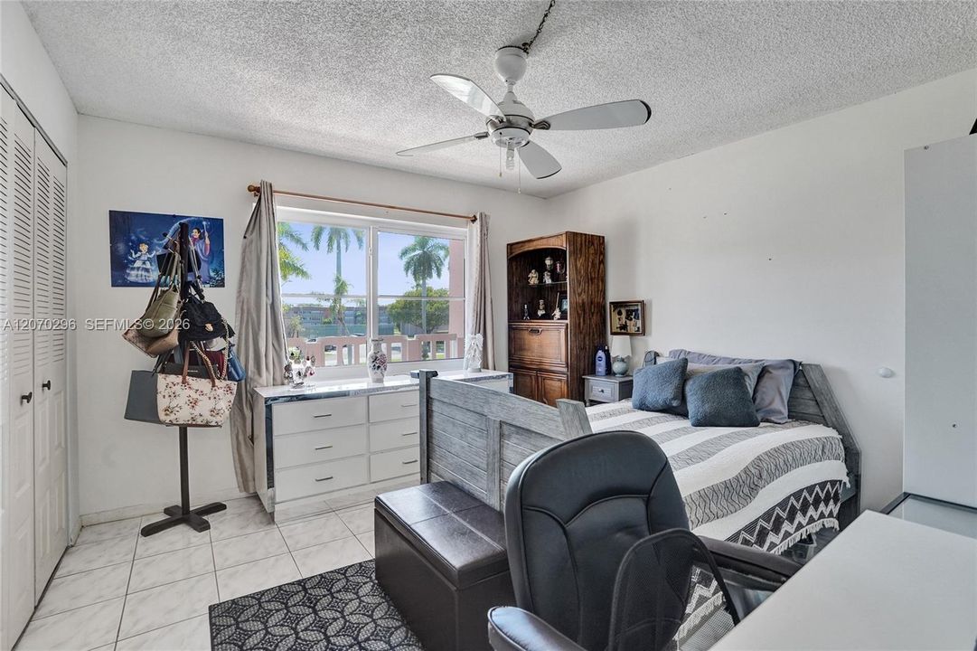For Sale: $159,000 (2 beds, 2 baths, 1025 Square Feet)