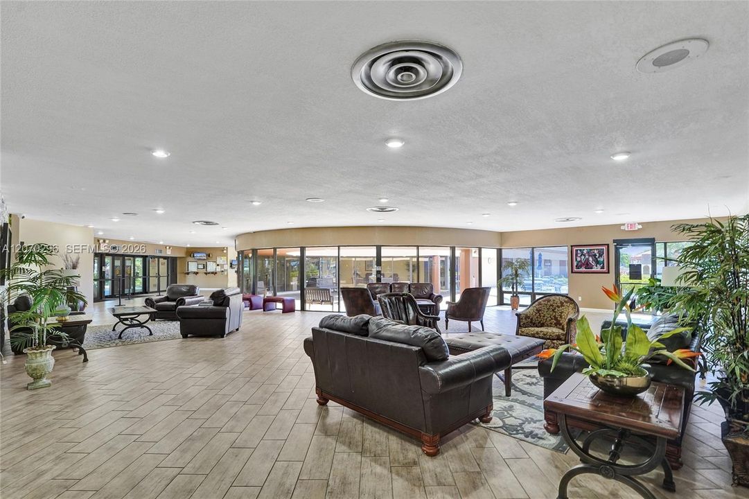 For Sale: $159,000 (2 beds, 2 baths, 1025 Square Feet)