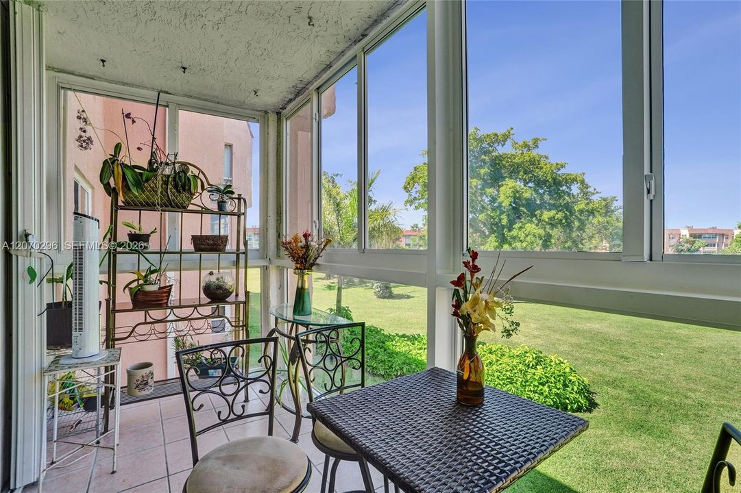 For Sale: $159,000 (2 beds, 2 baths, 1025 Square Feet)
