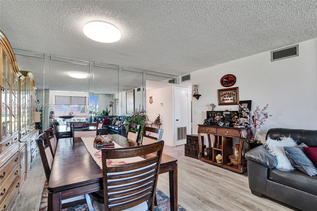 For Sale: $159,000 (2 beds, 2 baths, 1025 Square Feet)