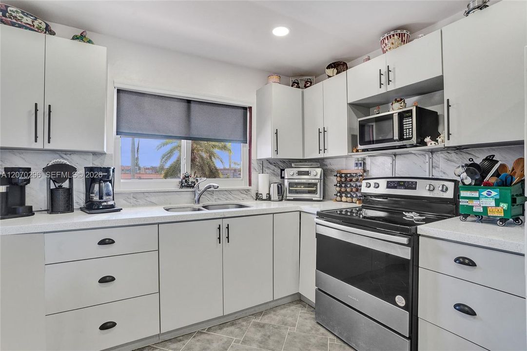 For Sale: $159,000 (2 beds, 2 baths, 1025 Square Feet)
