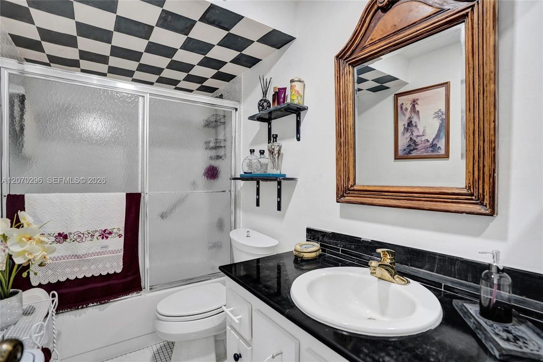For Sale: $159,000 (2 beds, 2 baths, 1025 Square Feet)
