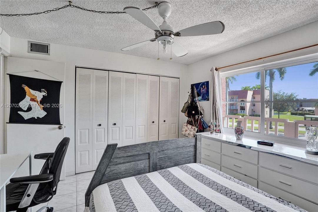 For Sale: $159,000 (2 beds, 2 baths, 1025 Square Feet)