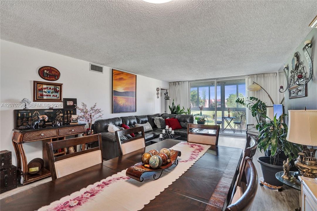 For Sale: $159,000 (2 beds, 2 baths, 1025 Square Feet)