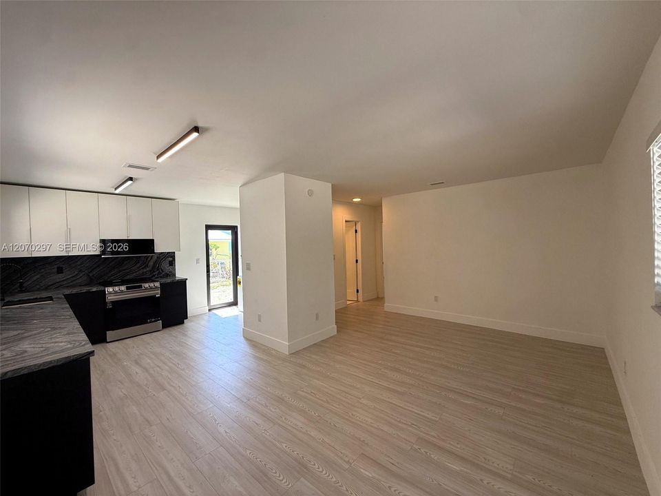 В аренду: $2,900 (2 спален, 1 ванн, 792 Квадратных фут)