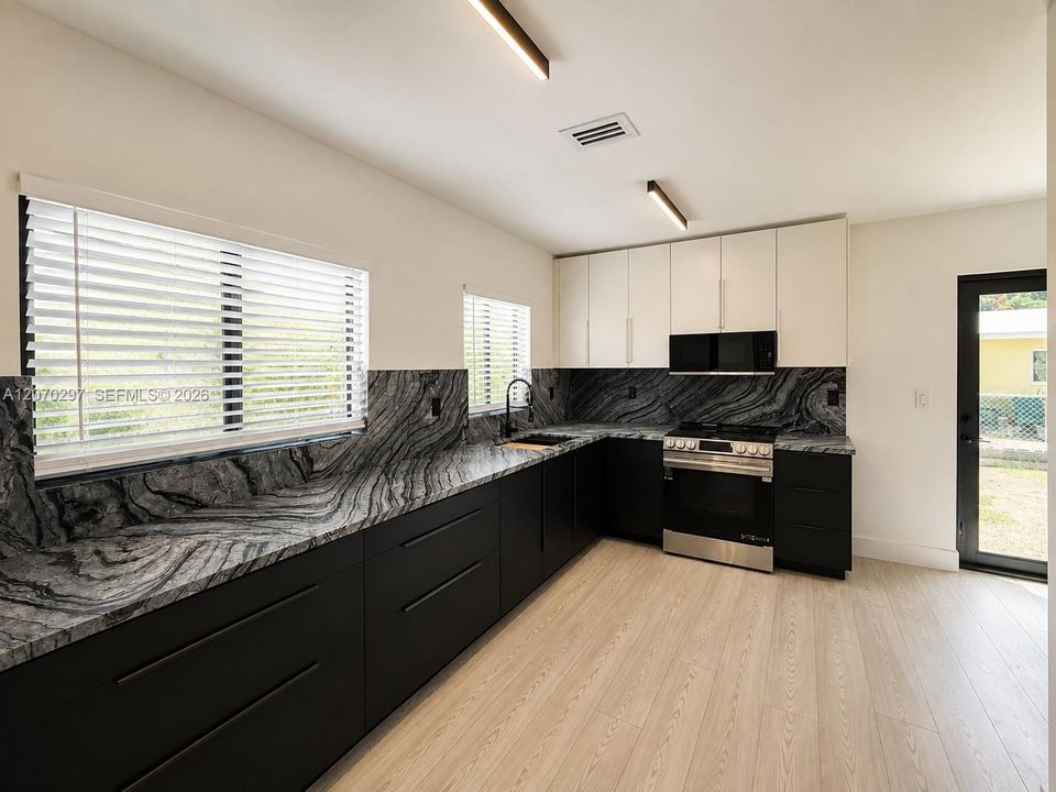 В аренду: $2,900 (2 спален, 1 ванн, 792 Квадратных фут)