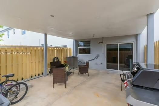 For Rent: $3,200 (3 beds, 3 baths, 1300 Square Feet)
