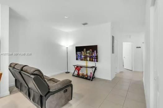 For Rent: $3,200 (3 beds, 3 baths, 1300 Square Feet)